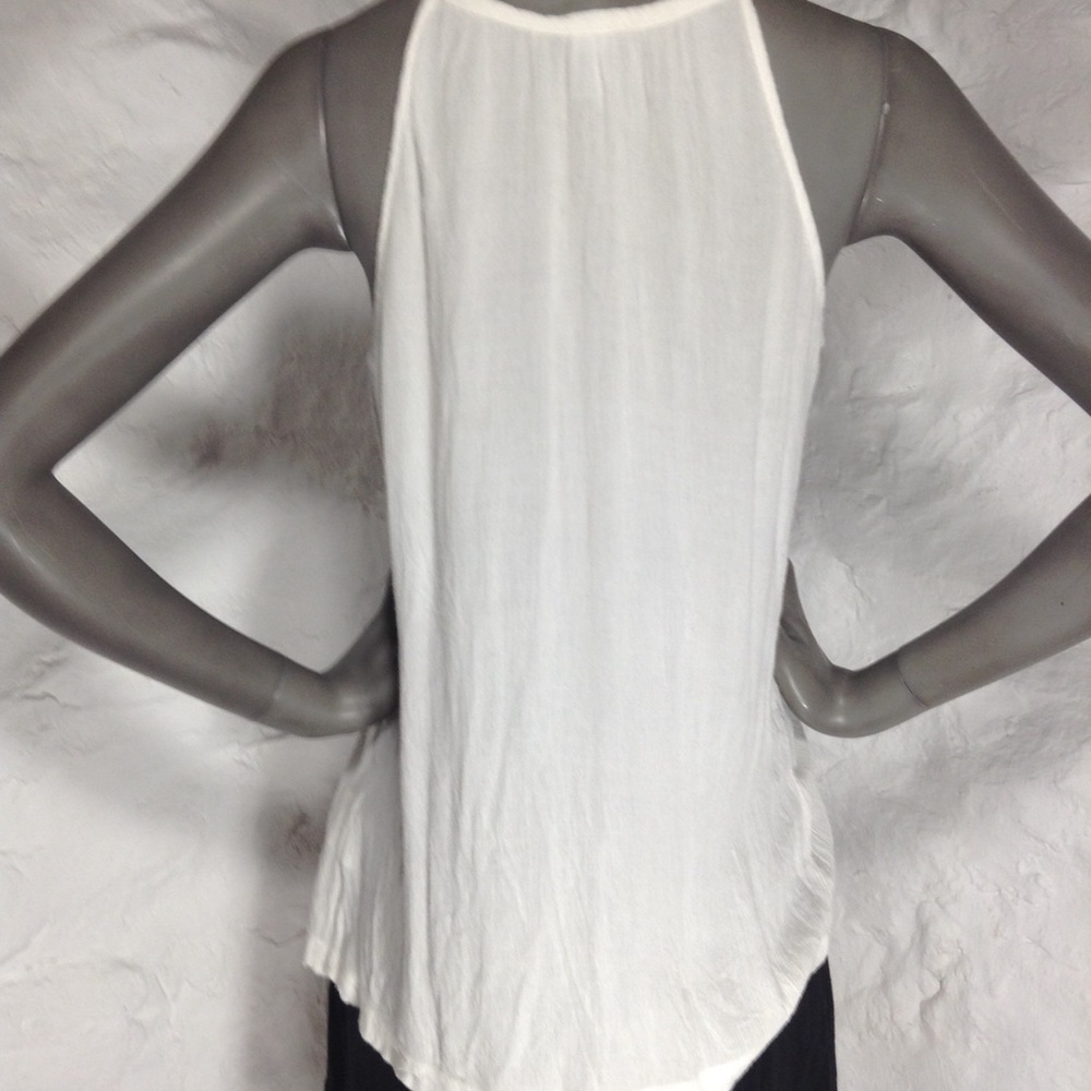 Old Navy embroidered sleeveless blouse - Picture 6 of 7